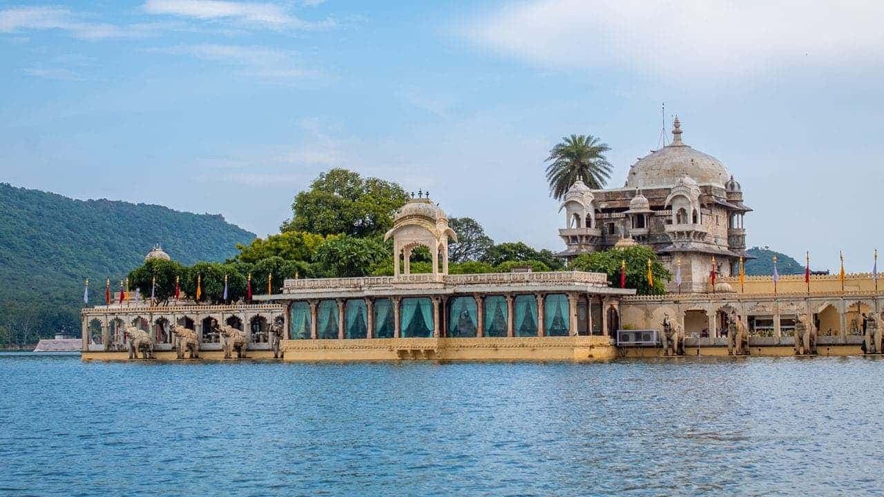 2 Days Udaipur Tour Package – Explore the City of Lakes in Just 2 Days